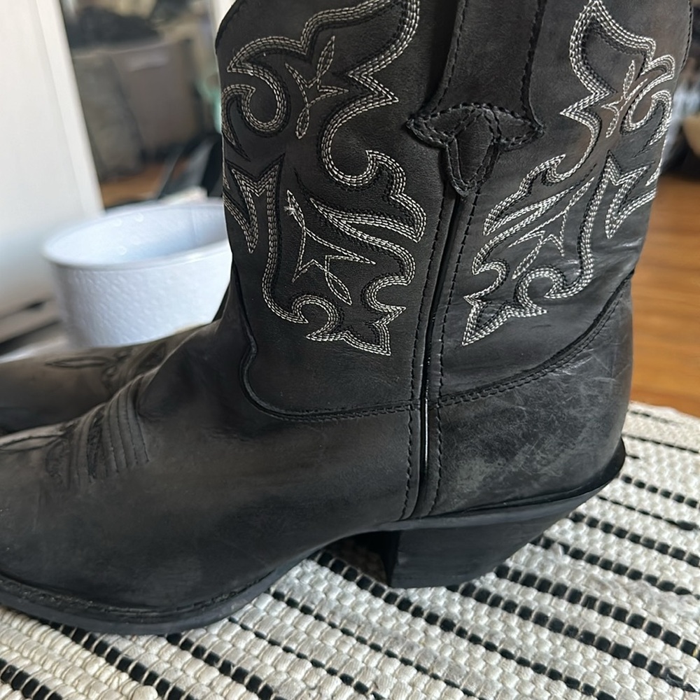 Boots - Picture 4 of 14